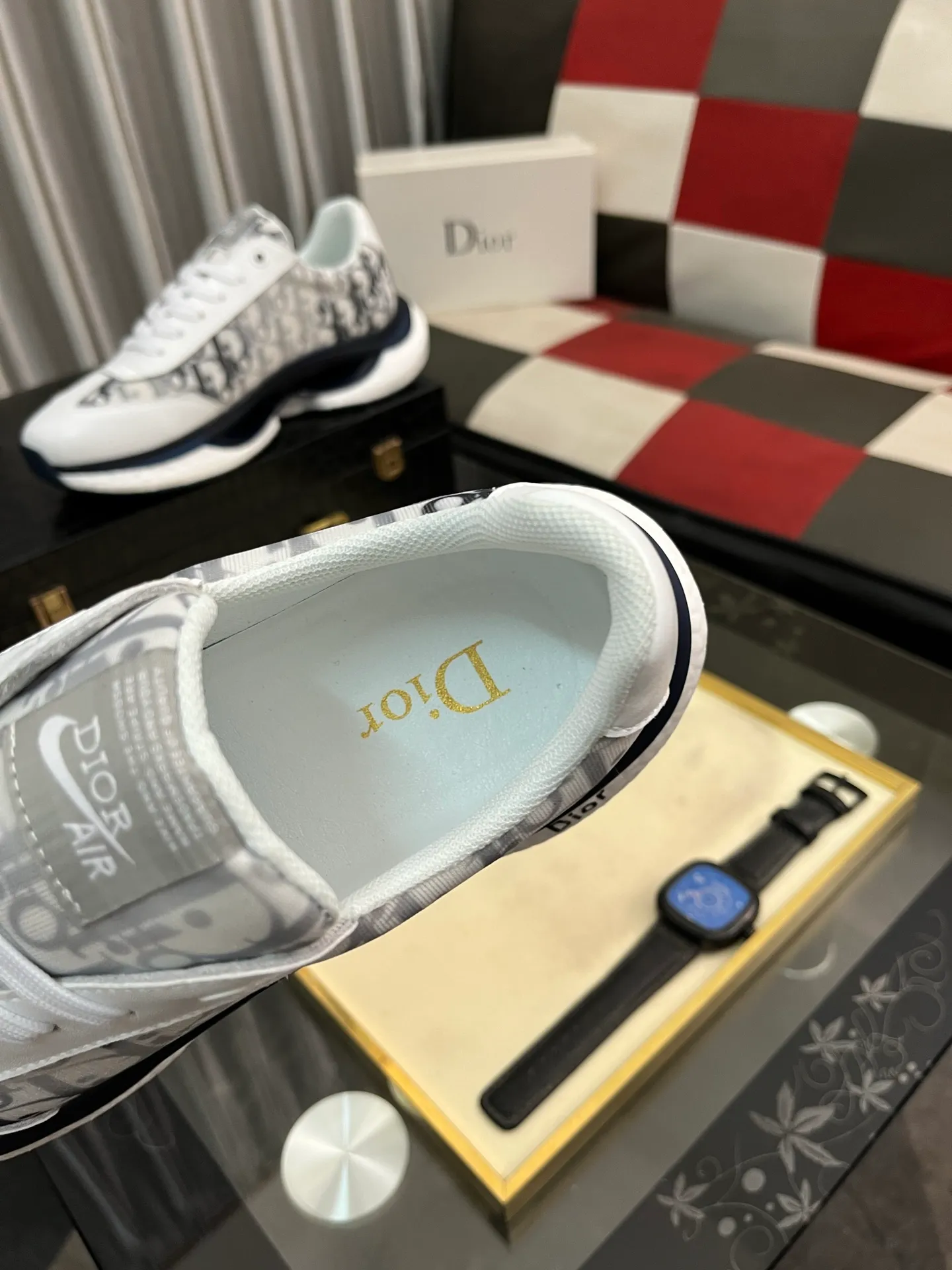 Men's shoes 💰458⌚️⌚️[Dior] The toe is designed to be a bit wider. The upper foot comfort is perfect. The thread is beautiful. It fits the pants perfectly and is versatile. Decorated with various classic details. It is the ideal choice for daily styling. It can be matched with various casual items to create exquisite looks. Fabric: First-layer cowhide/lining sheepskin TPU original outsole Size: 38-442️⃣Colors available